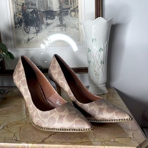 7.5 Coach NWOT Beaded Waverly Pump